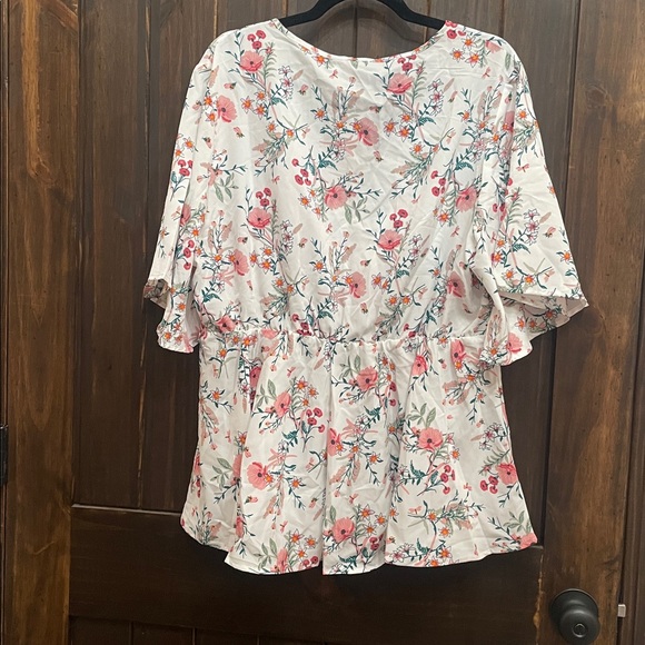 Women’s Top - Picture 4 of 8